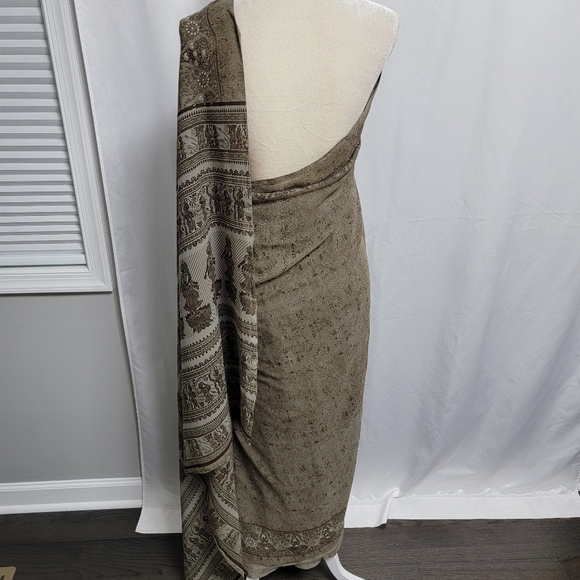 Gray/grey, brown, white sanskrit print polyester saree/sari for party - Picture 7 of 11